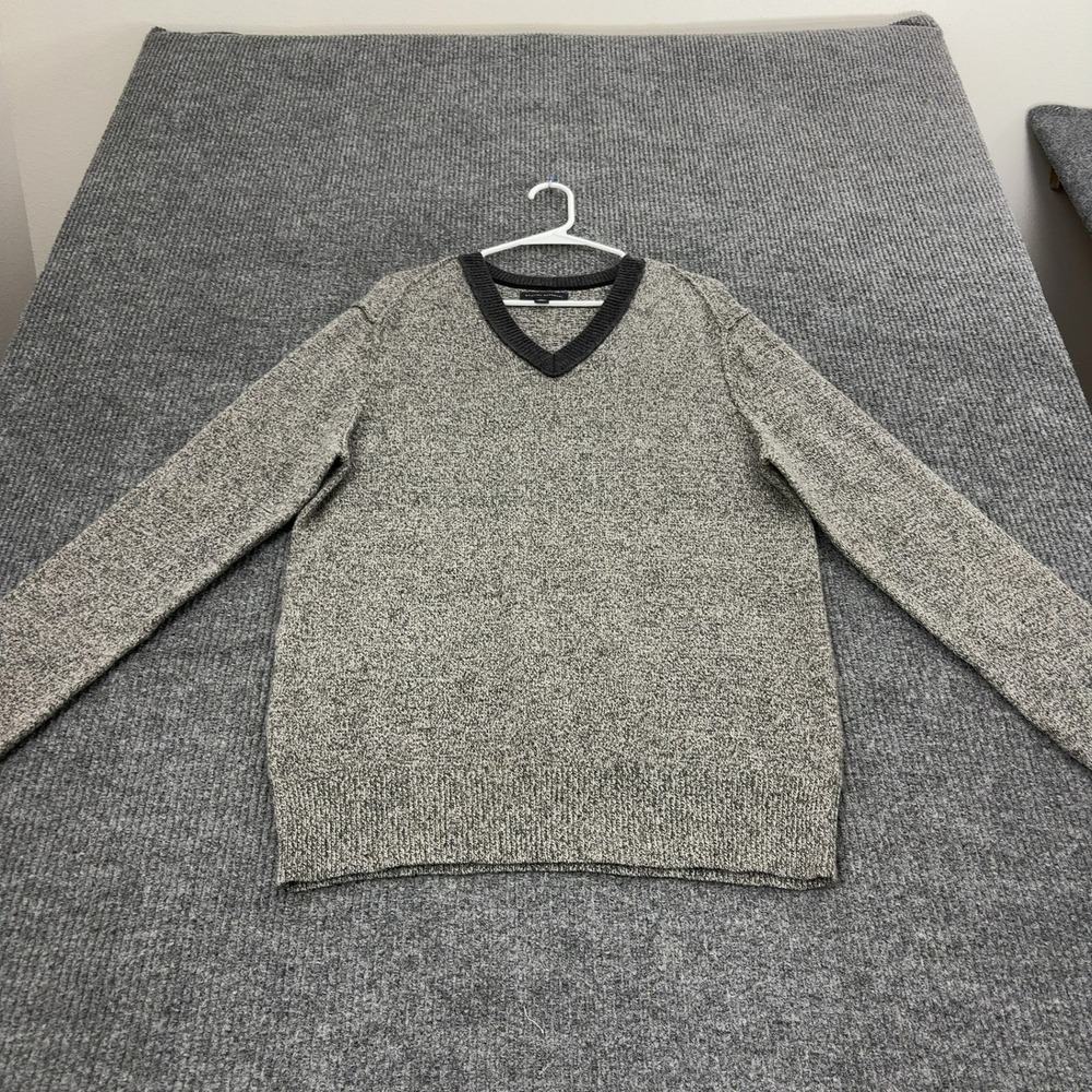 Banana Republic Sweater Mens L Gray Wool Blend V Neck Classic Casual Preppy